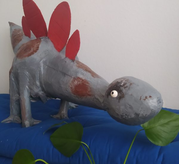 Stegosaurus Pappmaché Figur XL aus Pappmaché-Rohling