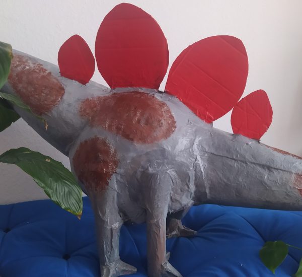 Pappmaché Figur Dino Stegosaurus XL aus Rohling