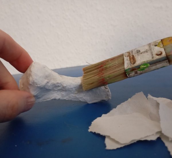 Rohlinge aus Pulpe werden mit Papierschicht überzogen