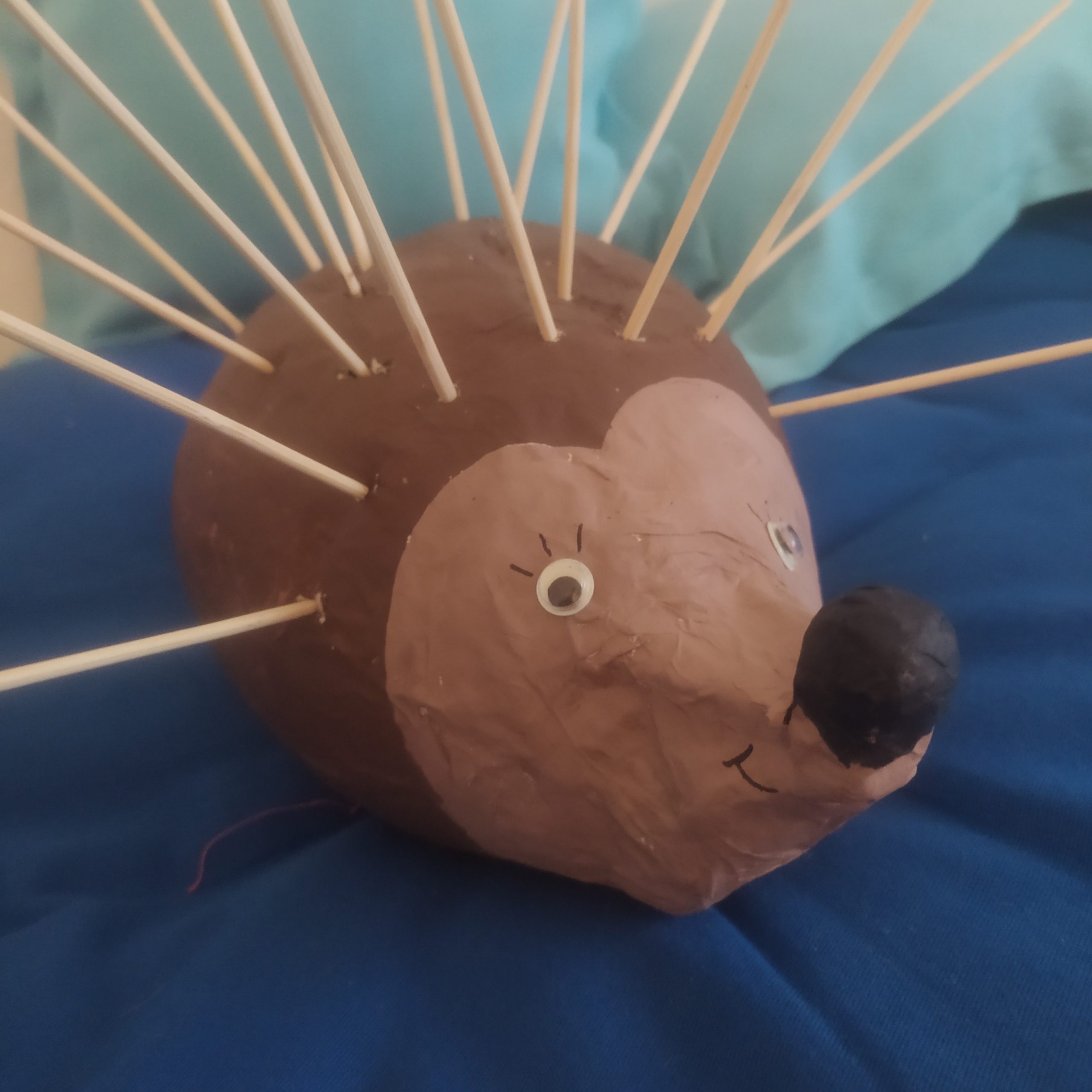 Kleine Pappmaché Figur Igel