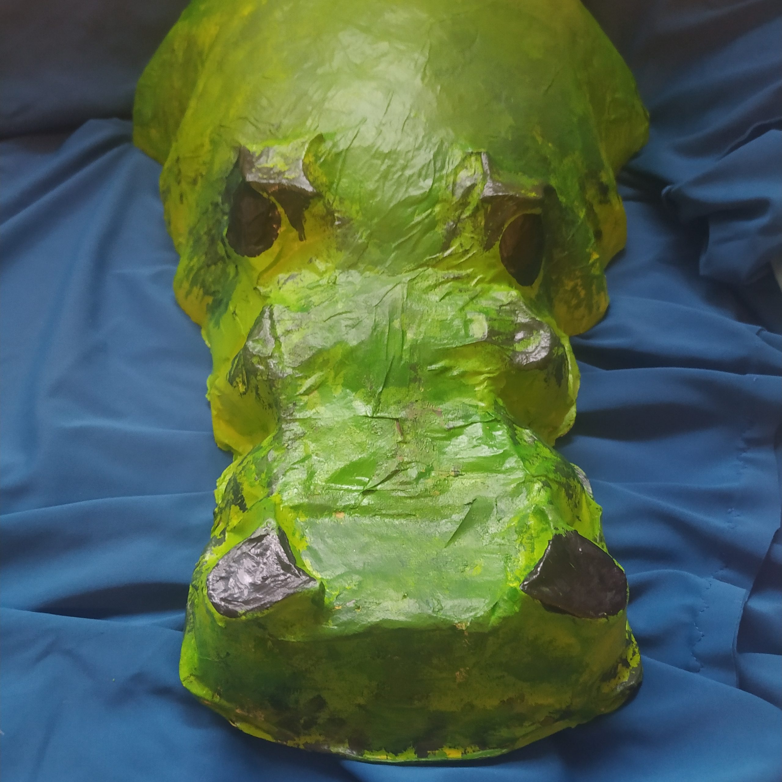 Pappmaché Figur groß Krokodil aus Rohling