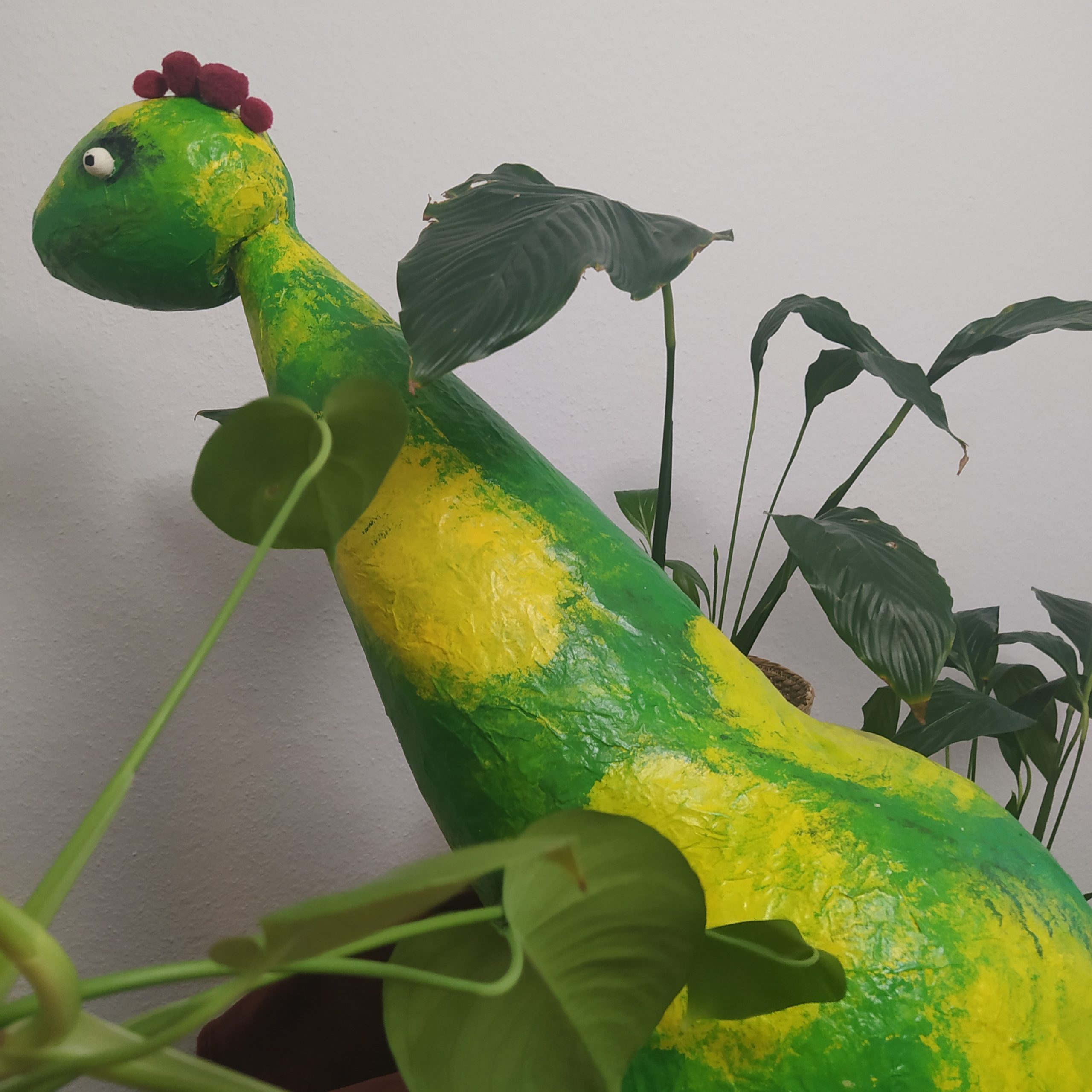 Pappmaché Figur groß Dino Langhals aus Rohling